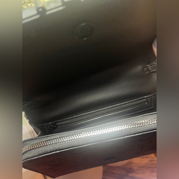 Betsey Johnson Black Embossed Skulls Crossbody Bag XOLANDON Web Strap NWT - Picture 9 of 9